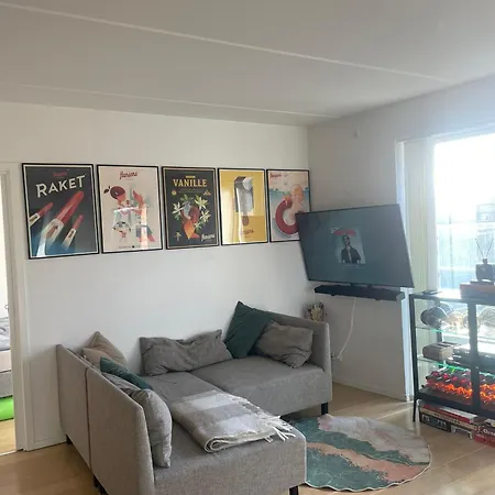 Apartment Private Seaview - 2 Balconies, 11th Floor, Elevator, Friendly Lively Area